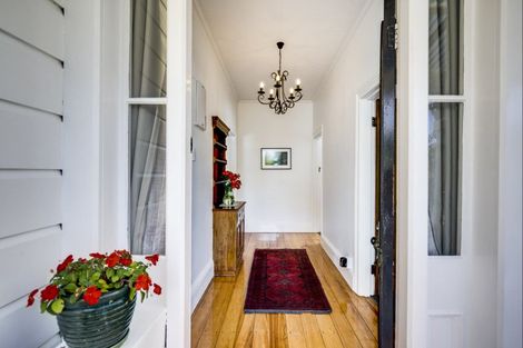 Photo of property in 6 Cameron Road, Bluff Hill, Napier, 4110