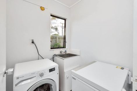 Photo of property in 1/130 Bruce Mclaren Road, Henderson, Auckland, 0612