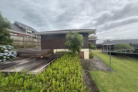 Photo of property in 14 Mark Edward Drive, Half Moon Bay, Auckland, 2012