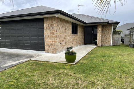 Photo of property in 3 The Palms, Rototuna, Hamilton, 3210