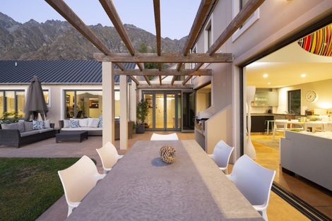 Photo of property in 5 Scenic Drive, Drift Bay, Queenstown, 9371