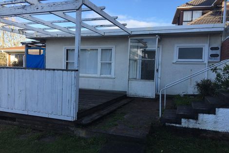 Photo of property in 486 Blockhouse Bay Road, Blockhouse Bay, Auckland, 0600