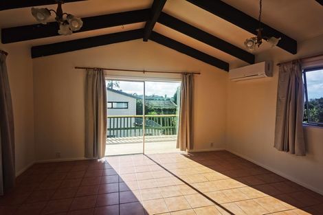 Photo of property in 14 Cron Avenue, Te Atatu South, Auckland, 0610