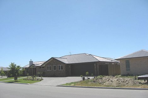 Photo of property in 14 Mataroa Place, Parklands, Christchurch, 8083