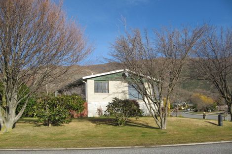 Photo of property in 1 Heuchan Lane, Wanaka, 9305