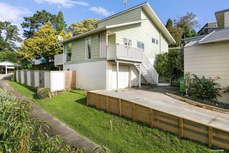Photo of property in 2/10 Glenvale Place, Totara Vale, Auckland, 0629