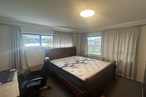 Photo of property in 121 Chivalry Road, Glenfield, Auckland, 0629