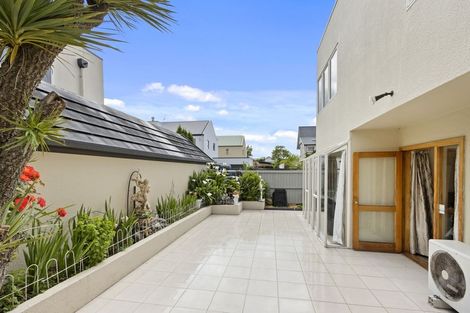 Photo of property in 1/33 Holly Road, St Albans, Christchurch, 8014