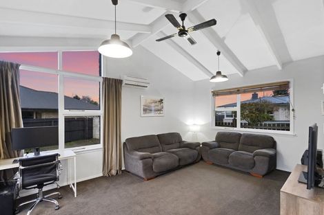 Photo of property in 15 Inca Place, Redwood, Christchurch, 8051