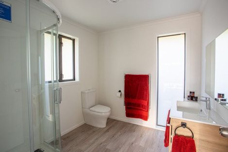 Photo of property in 5 Van Baarle Close, Carterton, 5713