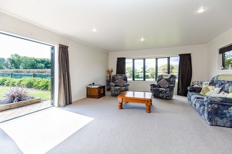 Photo of property in 35 Saint Oswalds Drive, Brunswick, 4571