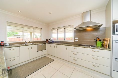 Photo of property in 3 Ron Place, Fitzherbert, Palmerston North, 4410