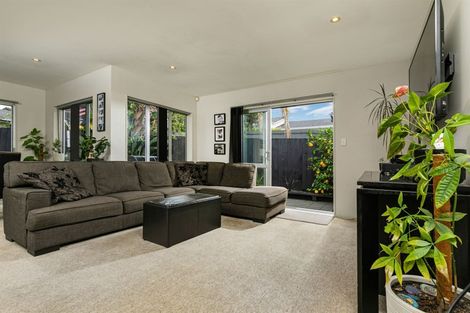 Photo of property in 48 Makora Road, Massey, Auckland, 0614