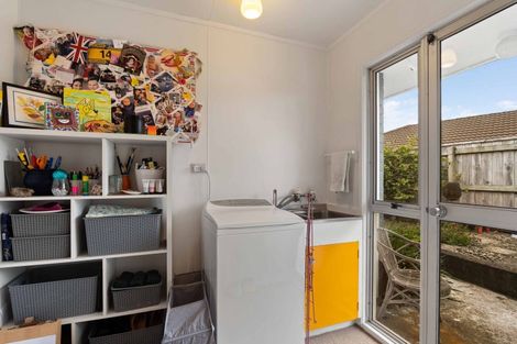 Photo of property in 15d Saint Ives Grove, Whalers Gate, New Plymouth, 4310