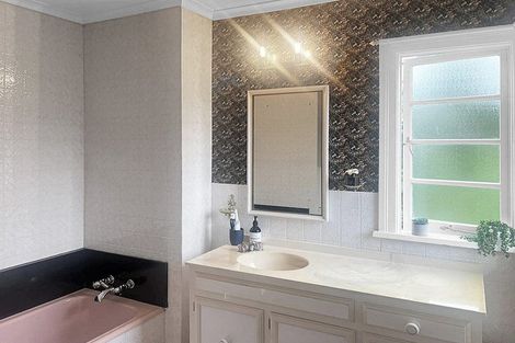 Photo of property in 86 Tawa Road, Kumeu, 0891