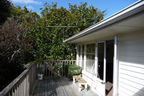 Photo of property in 32 Kervil Avenue, Te Atatu Peninsula, Auckland, 0610