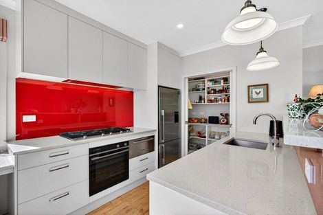 Photo of property in 10 Fairway Drive, Martinborough, 5711