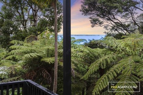 Photo of property in 74 Warner Park Avenue, Laingholm, Auckland, 0604