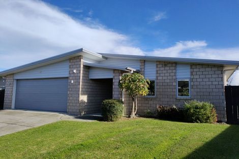 Photo of property in 17 Piwakawaka Court, Rototuna North, Hamilton, 3210