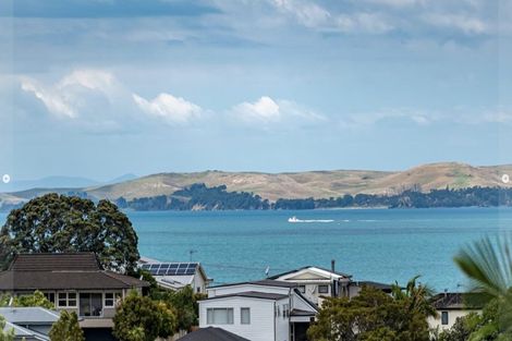 Photo of property in 2/55 Parr Terrace, Castor Bay, Auckland, 0620