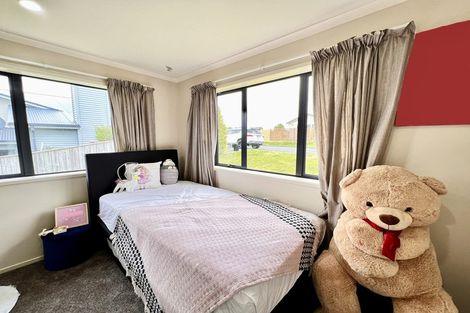 Photo of property in 25 Mcewen Crescent, Riverstone Terraces, Upper Hutt, 5018