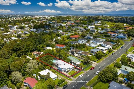 Photo of property in 15 Moore Street, Hillcrest, Auckland, 0627