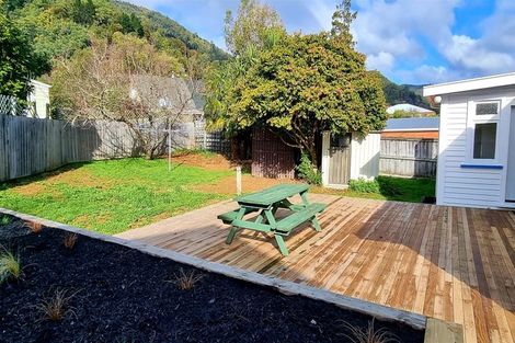 Photo of property in 94a Waikawa Road, Picton, 7220