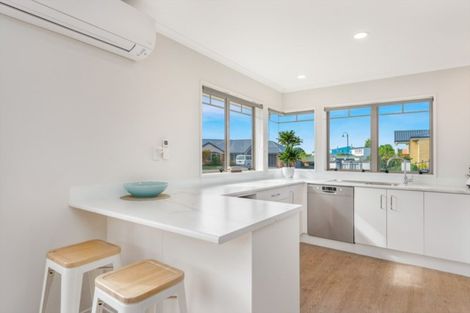 Photo of property in 18 Mews Place, Forest Lake, Hamilton, 3200