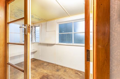 Photo of property in 43 Oxford Street, Tawa, Wellington, 5028