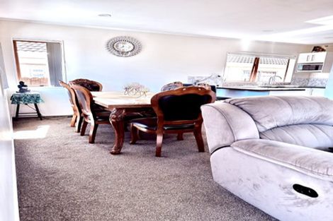 Photo of property in 4/30 Matthews Road, Clover Park, Auckland, 2019