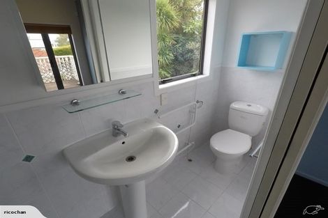 Photo of property in 32 Peter Terrace, Castor Bay, Auckland, 0620
