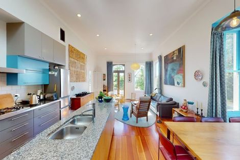 Photo of property in 23 Maarama Crescent, Aro Valley, Wellington, 6021