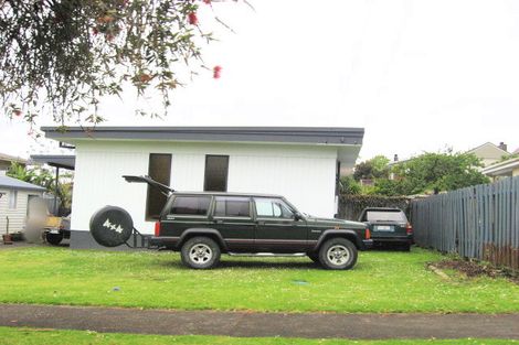 Photo of property in 28 Ridgemount Rise, Mangere Bridge, Auckland, 2022