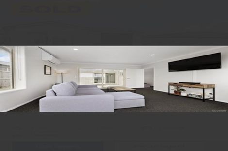 Photo of property in 30 Opouatu Avenue, Glenbrook, 2681