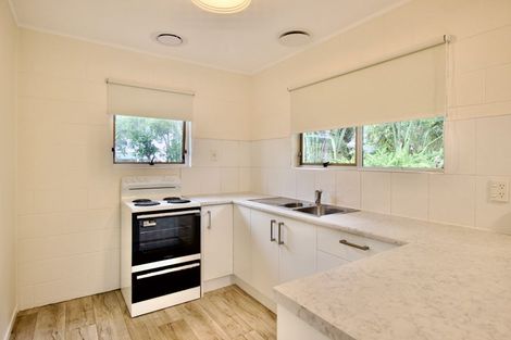 Photo of property in 1/5 Teviot Place, Totara Vale, Auckland, 0629