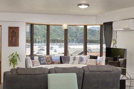 Photo of property in 318 Waikawa Road, Waikawa, Picton, 7220