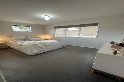 Photo of property in 14 Pukeroa Place, Papakura, 2110