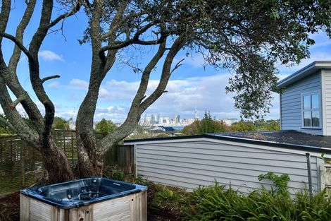 Photo of property in 6a Onewa Road, Northcote Point, Auckland, 0627