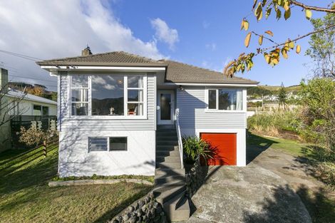 Photo of property in 12 Ranui Terrace, Tawa, Wellington, 5028