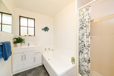 Photo of property in 2 Walton Street, Bulls, 4818