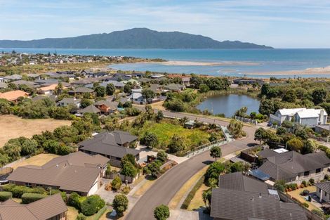 Photo of property in 4 Pateke Way, Paraparaumu Beach, Paraparaumu, 5032