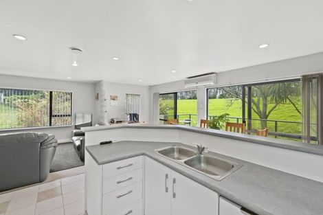 Photo of property in 2/284 Sunset Road, Windsor Park, Auckland, 0632