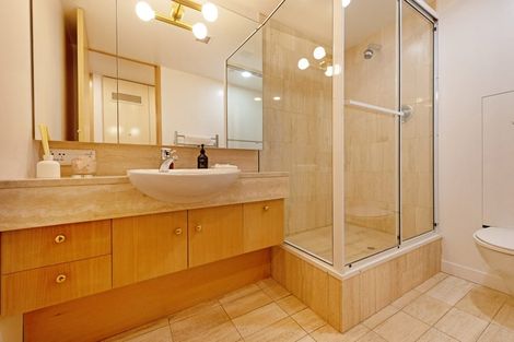 Photo of property in 2/328 Oriental Parade, Oriental Bay, Wellington, 6011