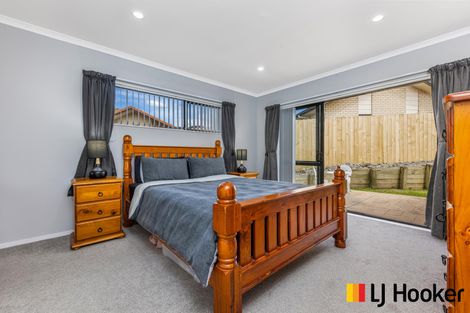 Photo of property in 54 Etherton Drive, Weymouth, Auckland, 2103