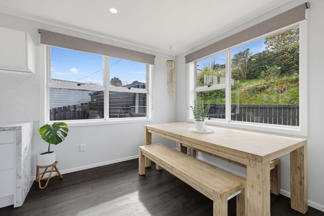 Photo of property in 2 Bromley Place, Westown, New Plymouth, 4310