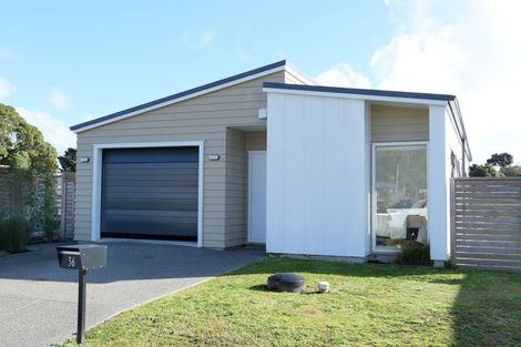 Photo of property in 36 Koru Loop, Paraparaumu, 5032
