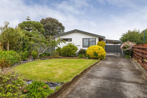 Photo of property in 12 Suzanne Grove, Kelvin Grove, Palmerston North, 4414