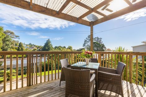 Photo of property in 36 Fairmount Road, Titirangi, Auckland, 0604