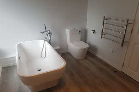 Photo of property in 60 Lagoon Way, West Harbour, Auckland, 0618