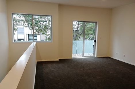 Photo of property in 1 Buncrana Place, Rosehill, Papakura, 2113